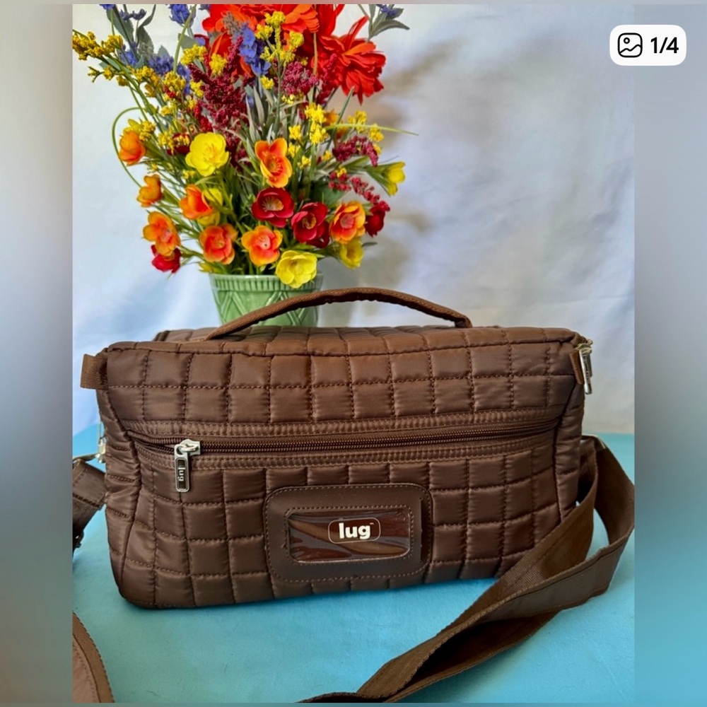 Lug Munchie EUC dark brown large lunch tote/insulated cooler bag.